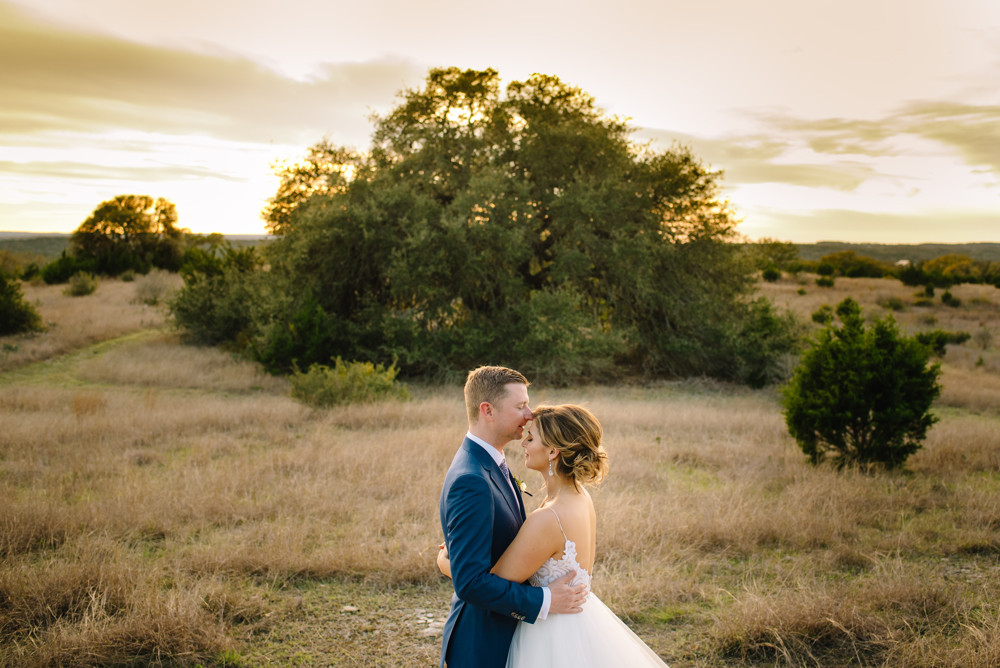 inpsiring oaks ranch wedding outdoor Wimberly Texas houston photography (50)