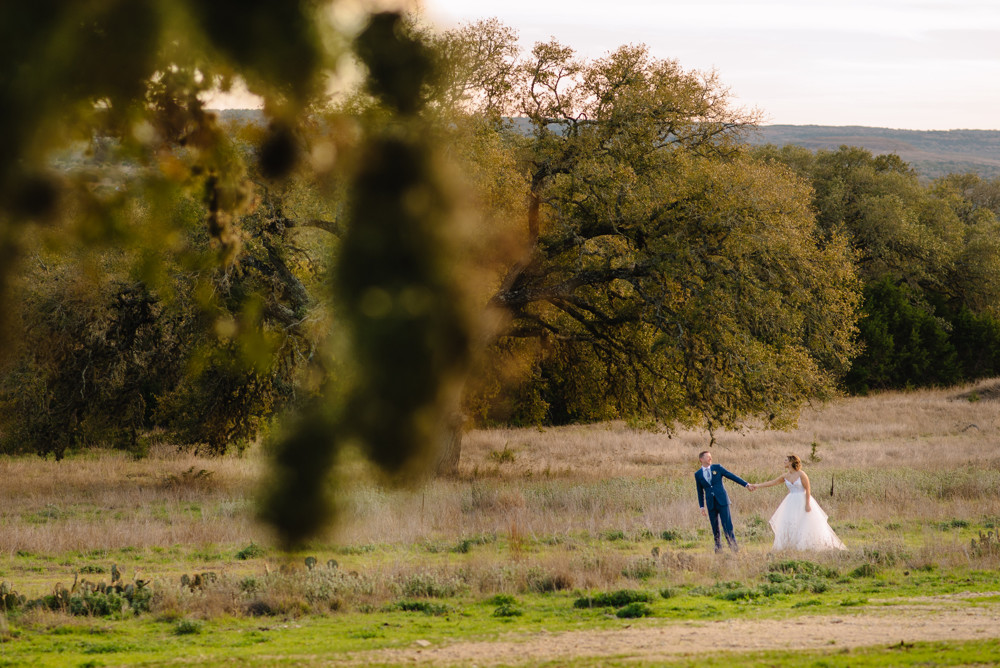 inpsiring oaks ranch wedding outdoor Wimberly Texas houston photography (48)