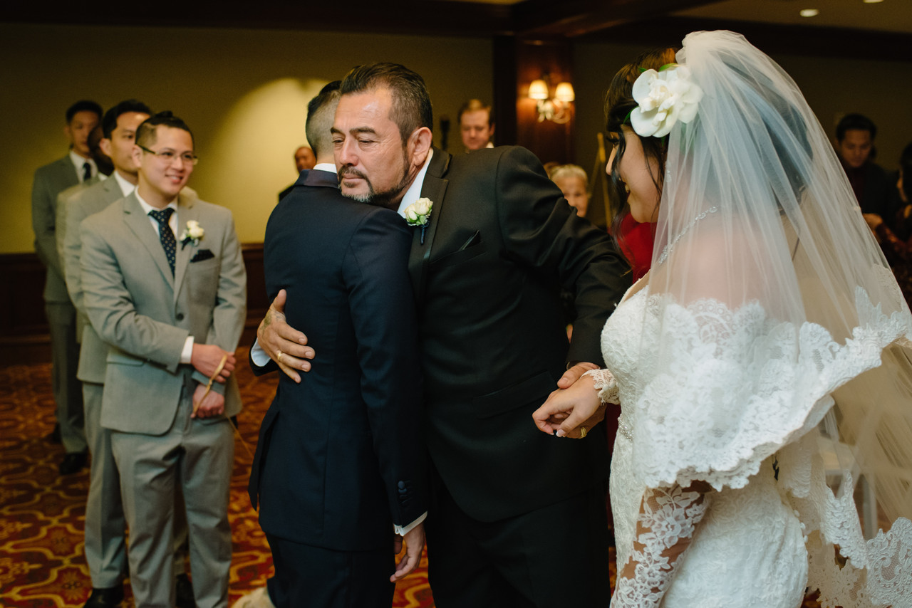 Houstonian Hotel wedding photo ceremony and reception (25)