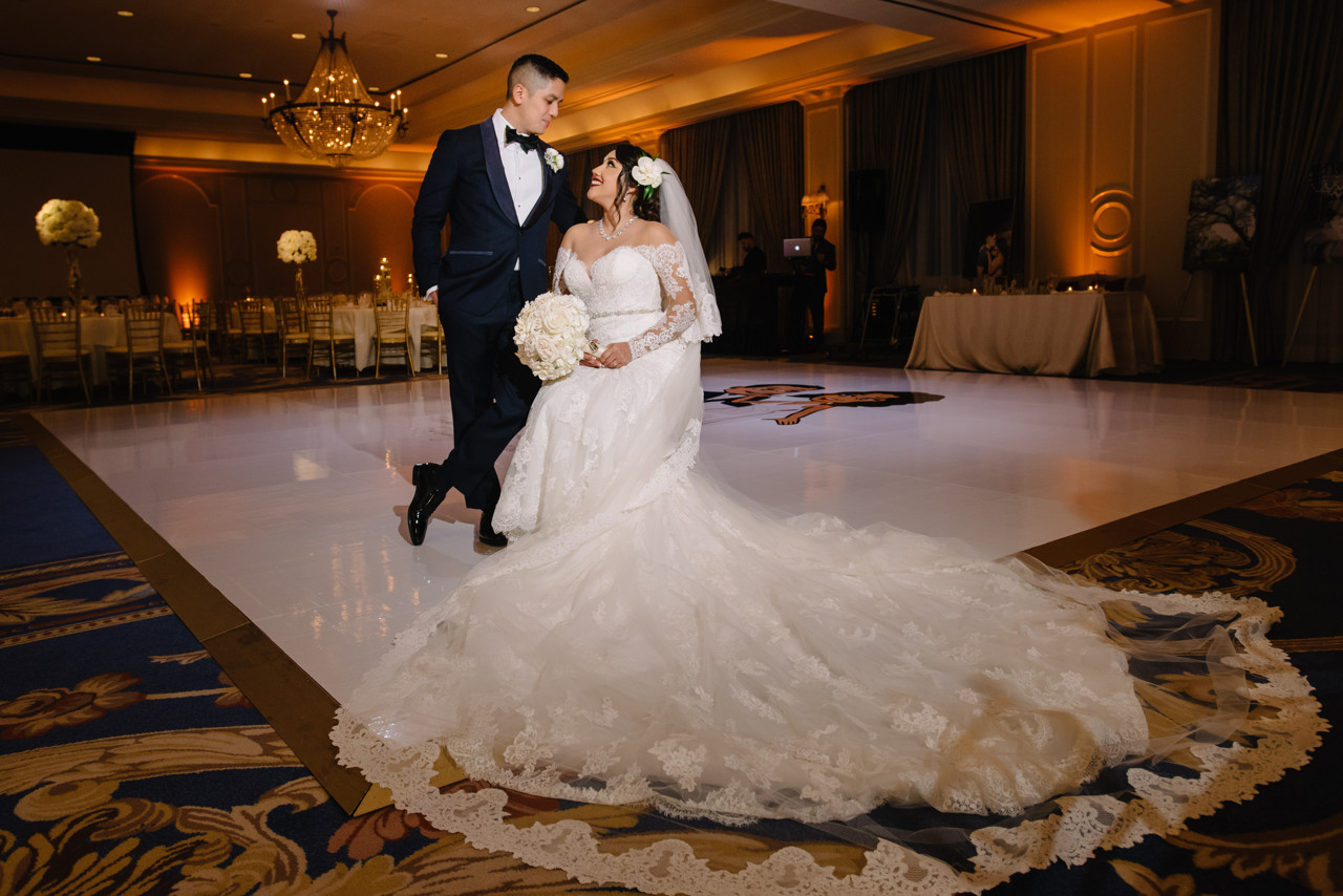 Houstonian Hotel wedding photo ceremony and reception (36)