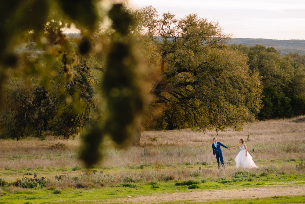 Inspiring Oaks Ranch wedding photo outdoor ceremony Wimberley Texas (50)