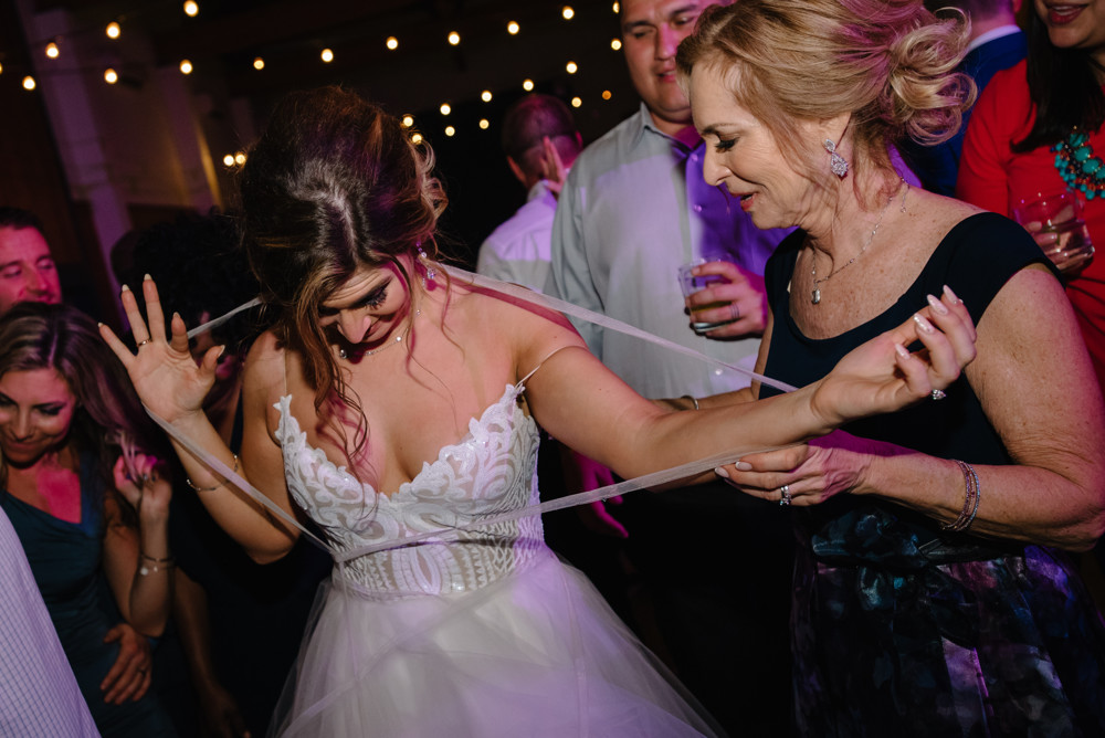 Inspiring Oaks Ranch wedding photo outdoor ceremony Wimberley Texas (5)