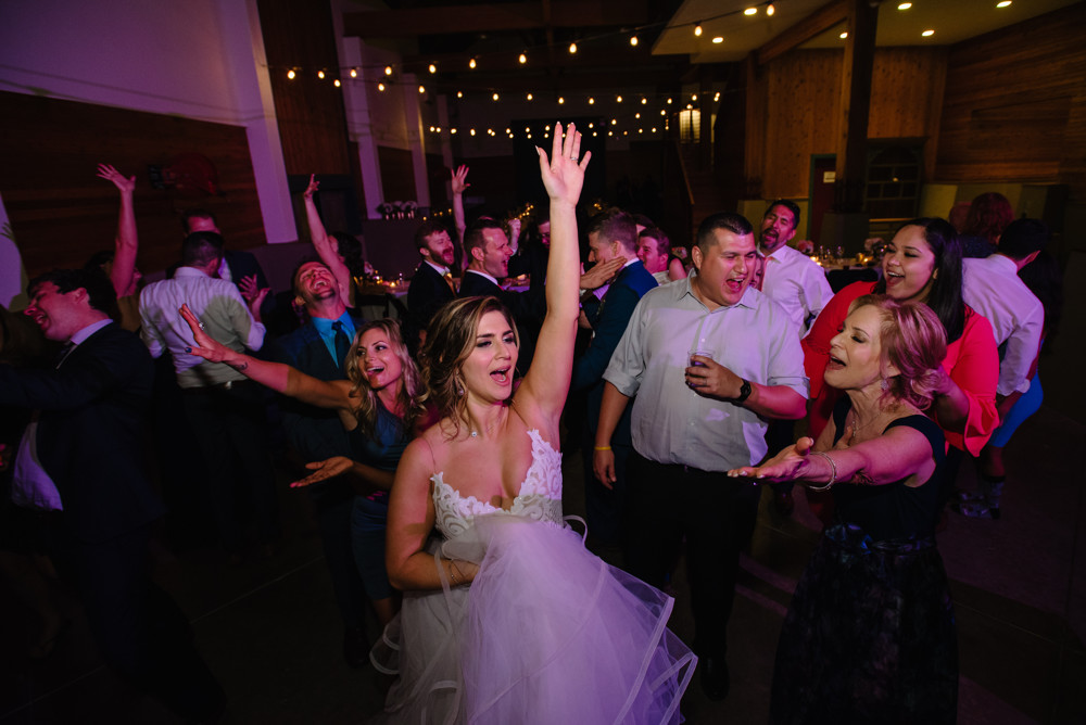 Inspiring Oaks Ranch wedding photo outdoor ceremony Wimberley Texas (4)