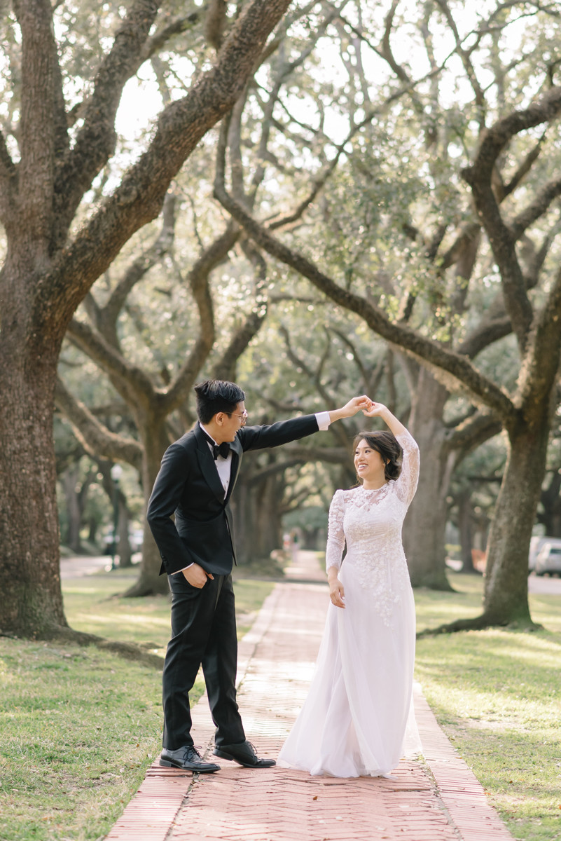 Houston outdoor engagement session at Menil drawing Institute