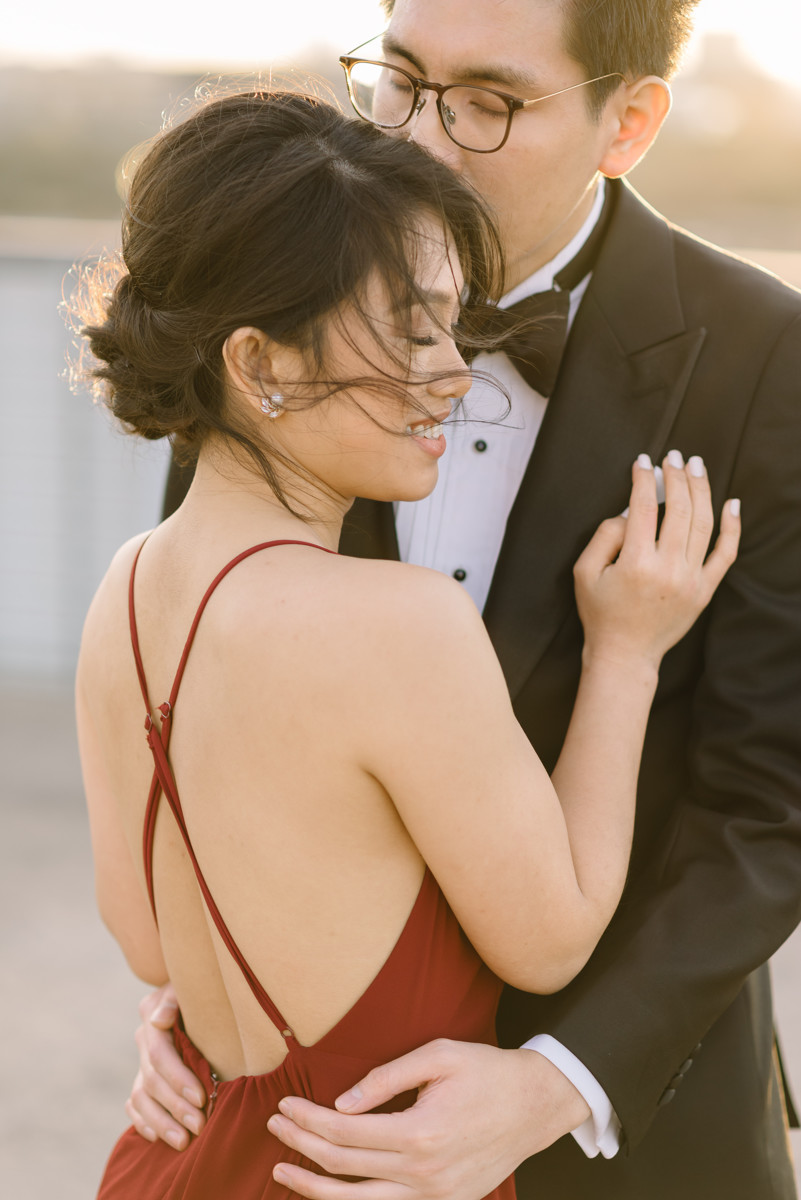 Houston outdoor engagement session at Houston skyline 