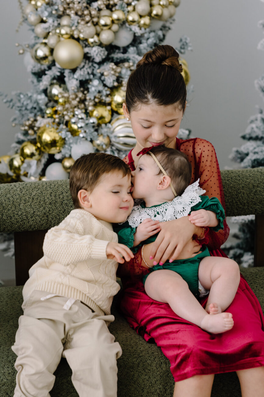 family christmas mini session houston sugar land family portrait photographer solarium studios setup