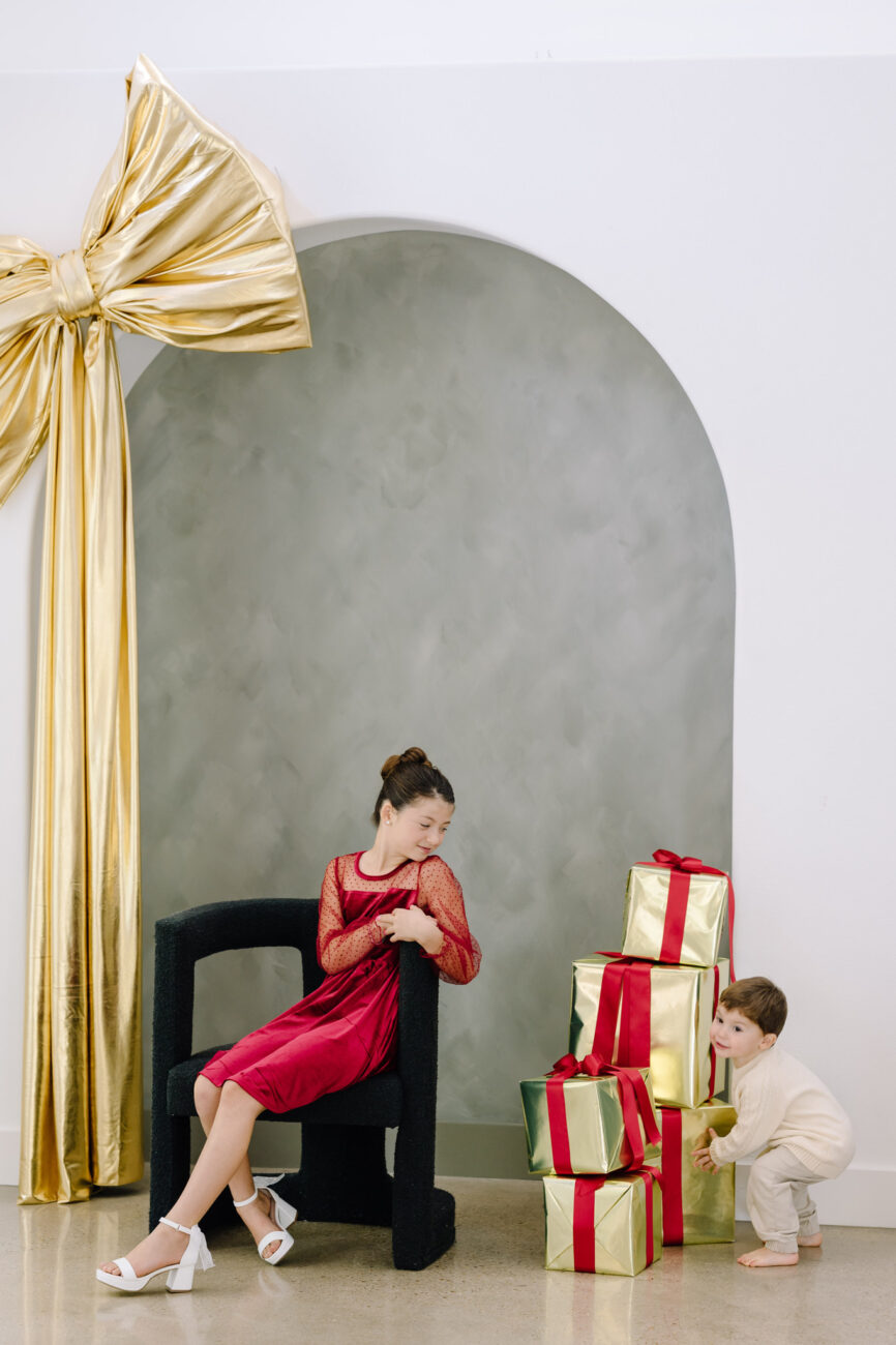 family christmas mini session houston sugar land family portrait photographer solarium studios setup