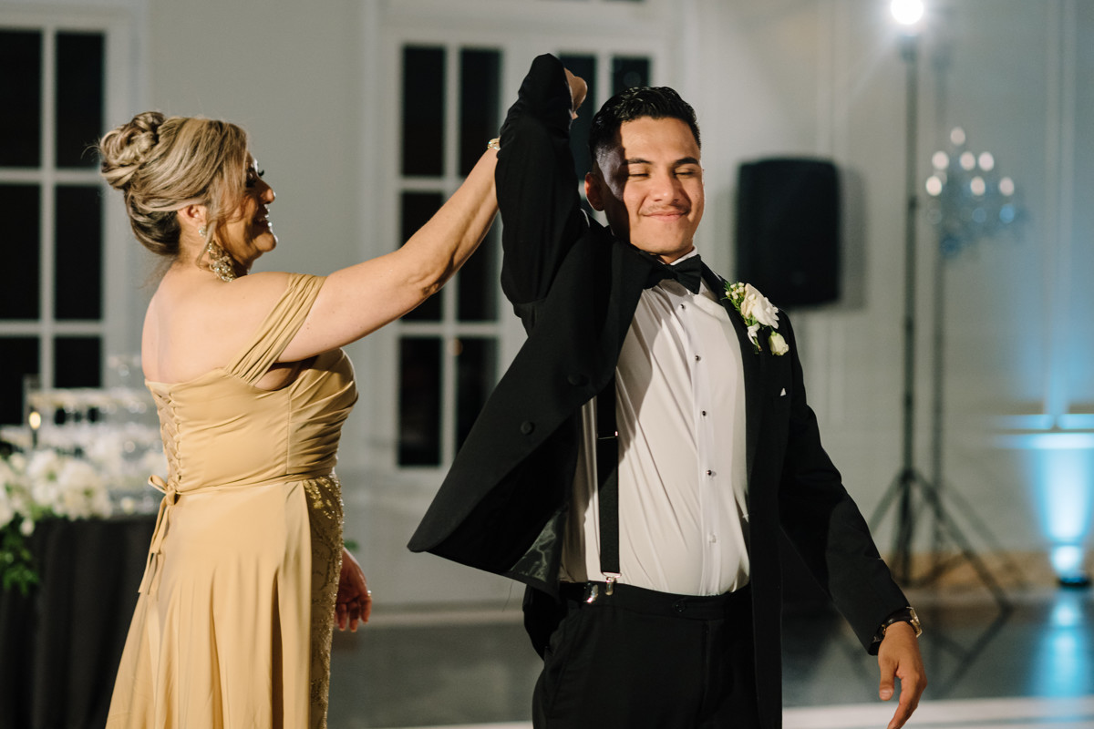 chateau nouvelle wedding photo outdoor ceremony reception best houston wedding photographers photographer