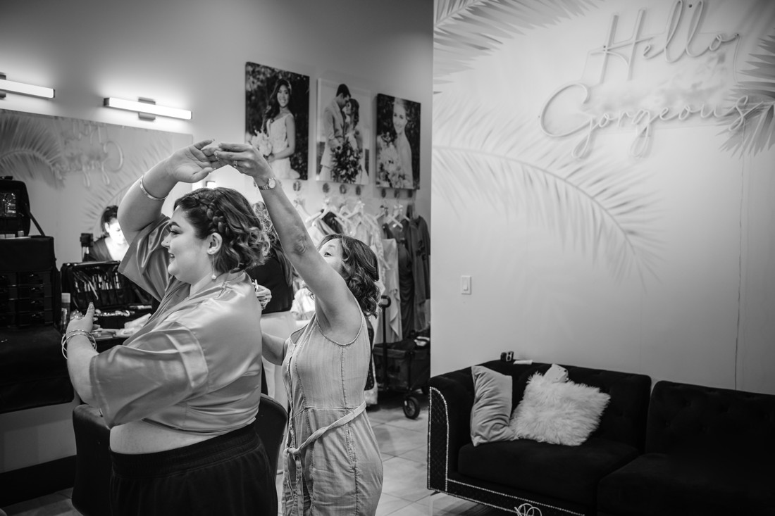 Waters edge wedding photo houston photographer wedding photography outdoor lake ceremony