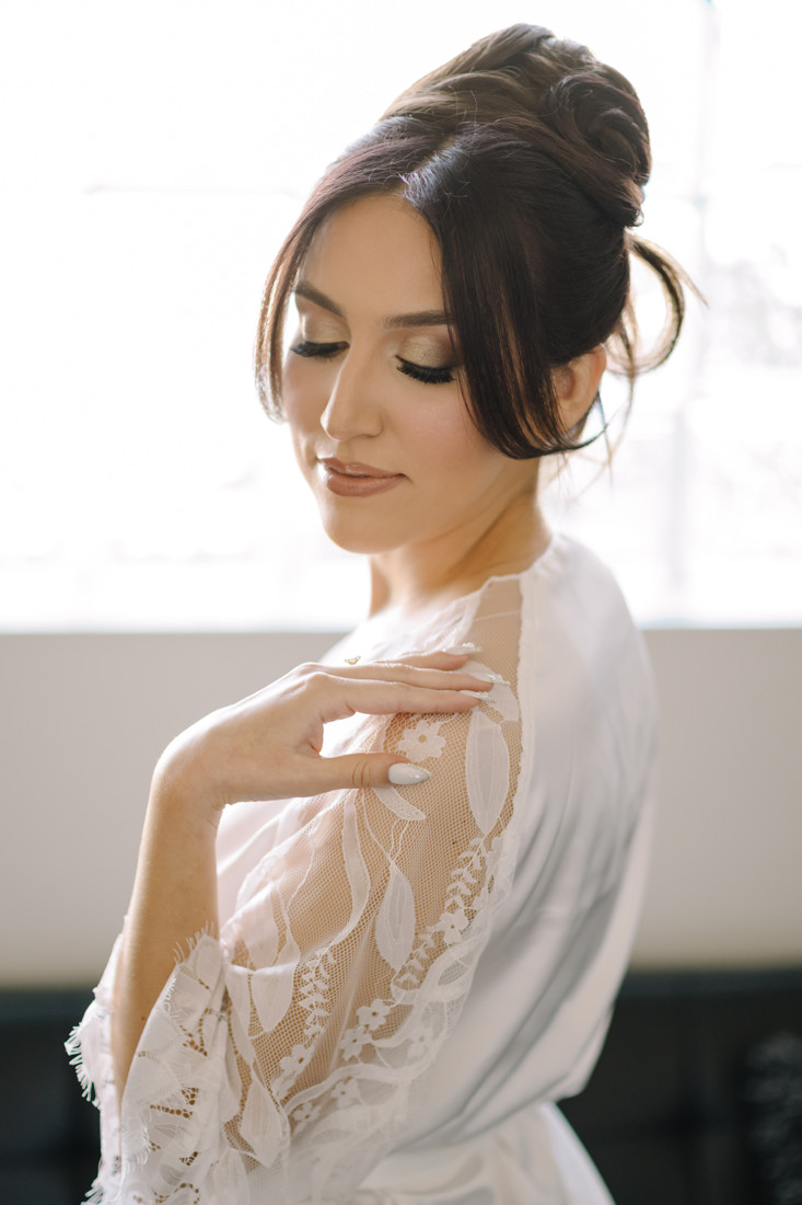 Waters edge wedding photo houston photographer wedding photography outdoor lake ceremony