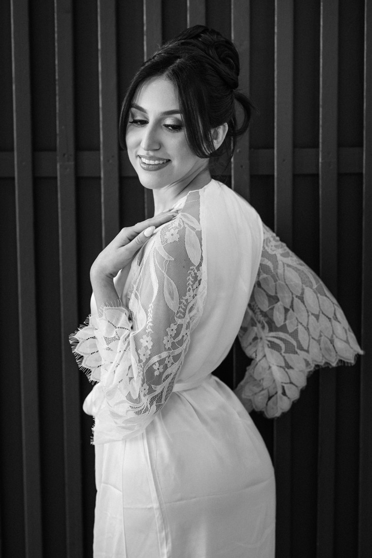 Waters edge wedding photo houston photographer wedding photography outdoor lake ceremony