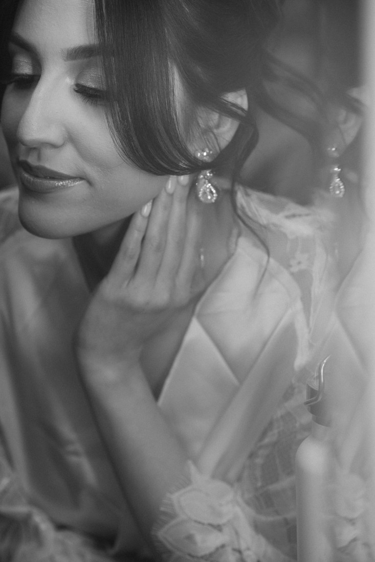 Waters edge wedding photo houston photographer wedding photography outdoor lake ceremony