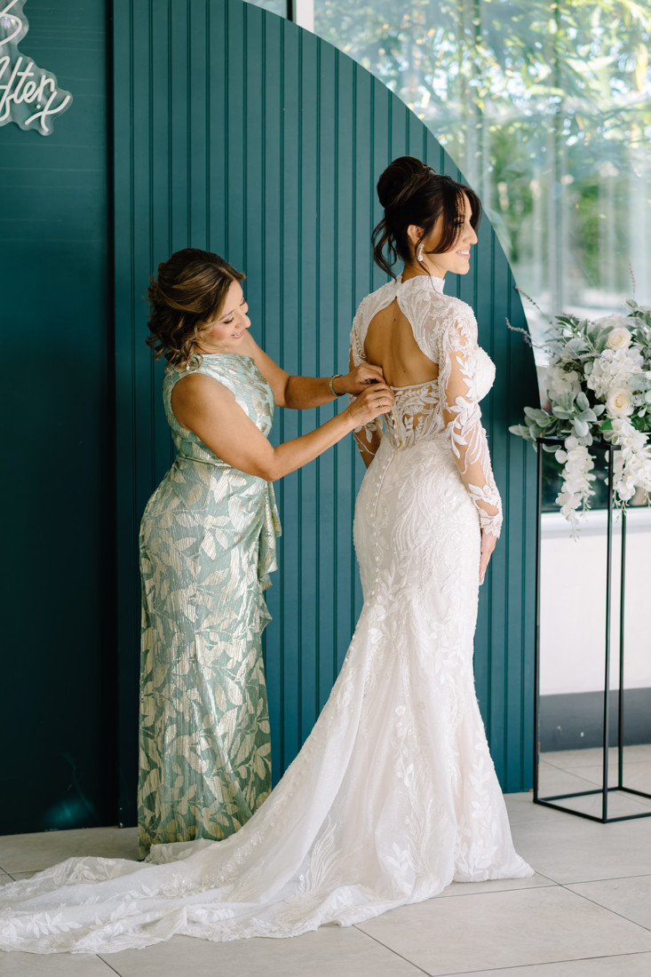 Waters edge wedding photo houston photographer wedding photography outdoor lake ceremony