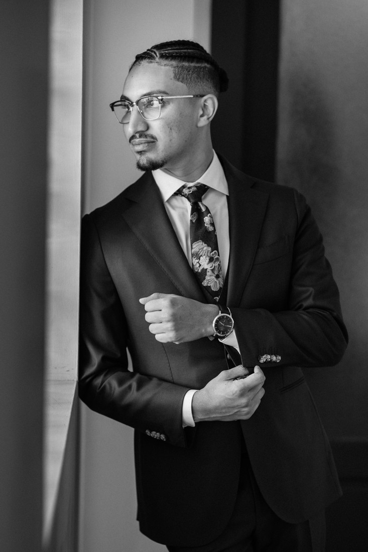 Waters edge wedding photo houston photographer wedding photography outdoor lake ceremony