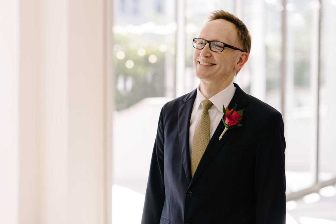 Waters edge wedding photo houston photographer wedding photography outdoor lake ceremony