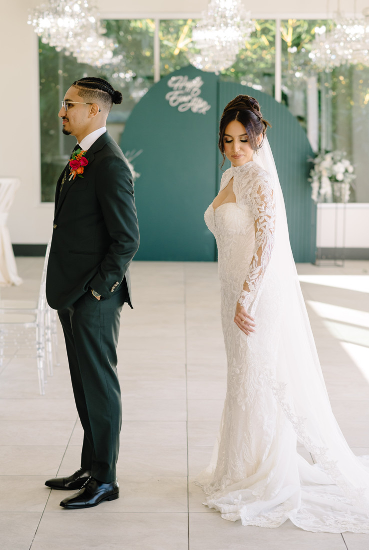 Waters edge wedding photo houston photographer wedding photography outdoor lake ceremony
