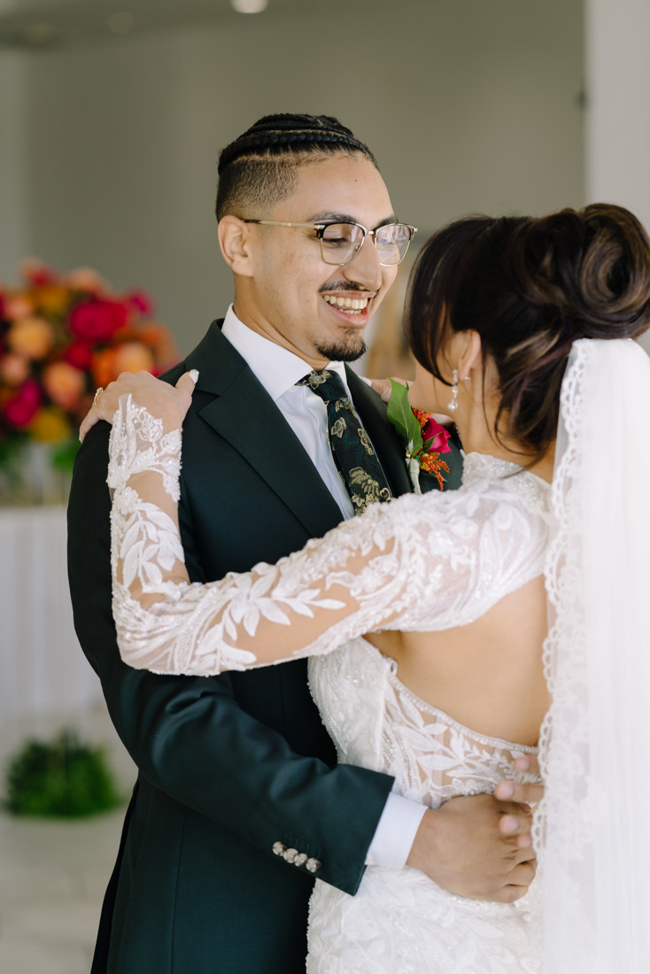 Waters edge wedding photo houston photographer wedding photography outdoor lake ceremony