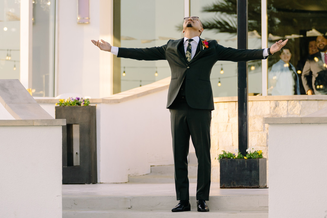 Waters edge wedding photo houston photographer wedding photography outdoor lake ceremony