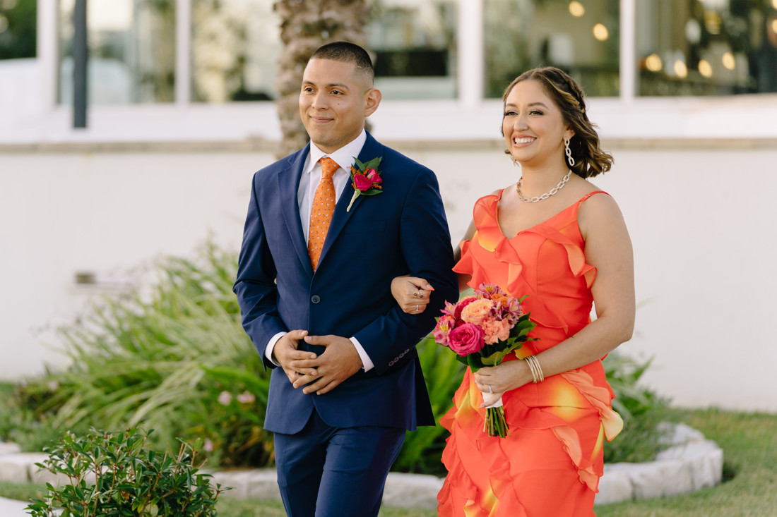 Waters edge wedding photo houston photographer wedding photography outdoor lake ceremony