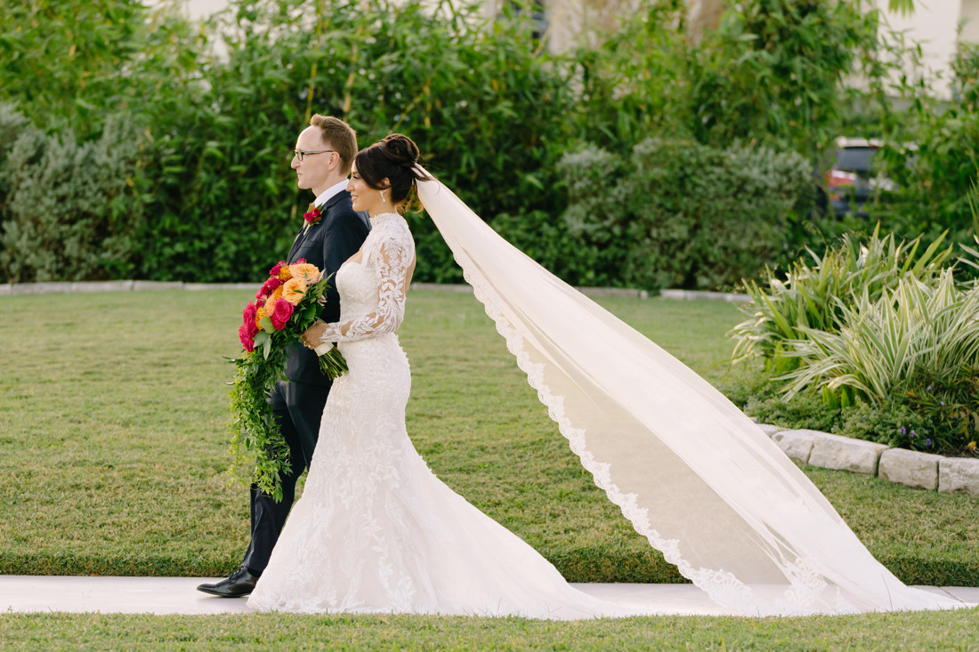 Waters edge wedding photo houston photographer wedding photography outdoor lake ceremony