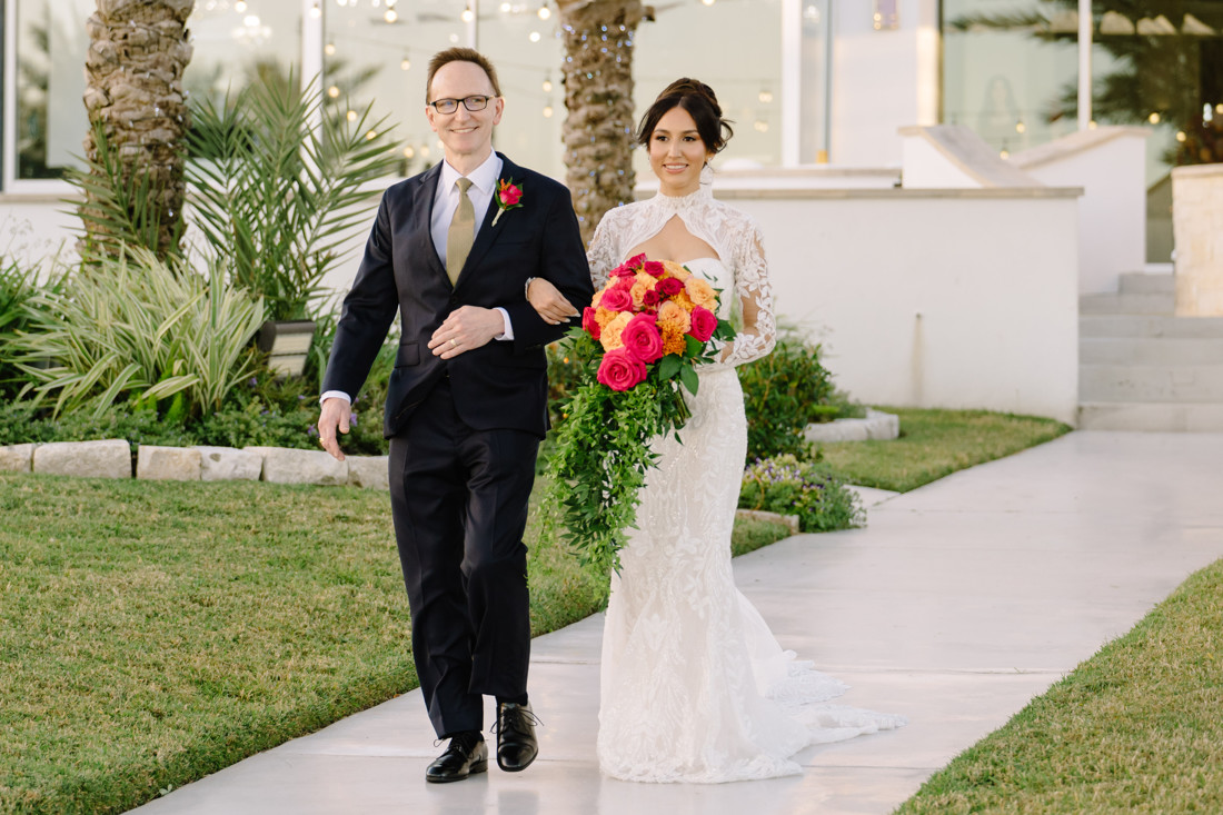 Waters edge wedding photo houston photographer wedding photography outdoor lake ceremony