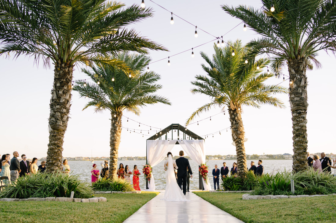 Waters edge wedding photo houston photographer wedding photography outdoor lake ceremony
