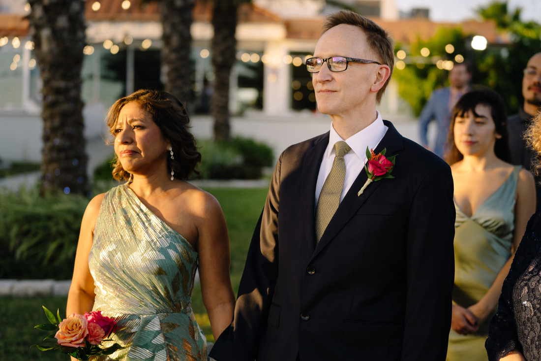 Waters edge wedding photo houston photographer wedding photography outdoor lake ceremony