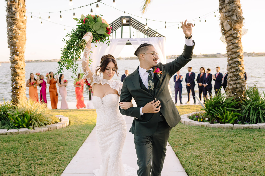 Waters edge wedding photo houston photographer wedding photography outdoor lake ceremony