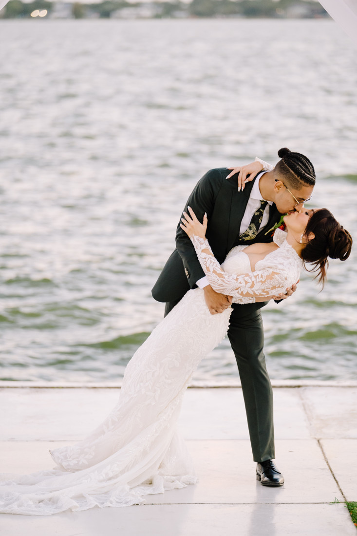 Waters edge wedding photo houston photographer wedding photography outdoor lake ceremony