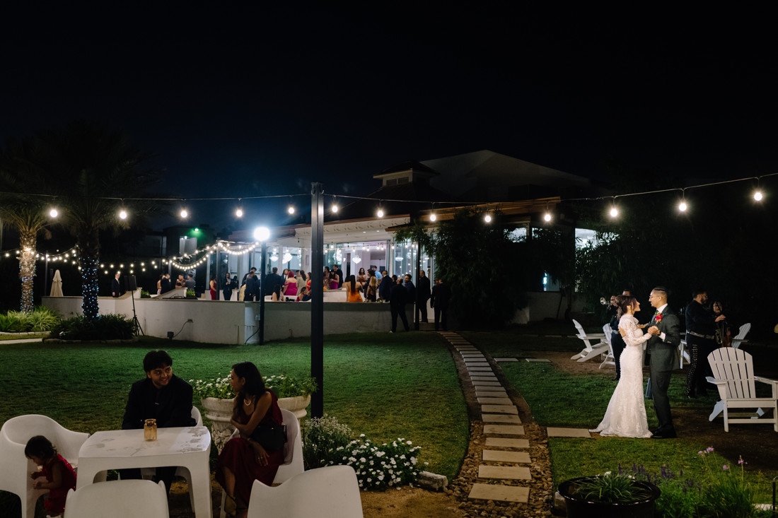 Waters edge wedding photo houston photographer wedding photography outdoor lake ceremony