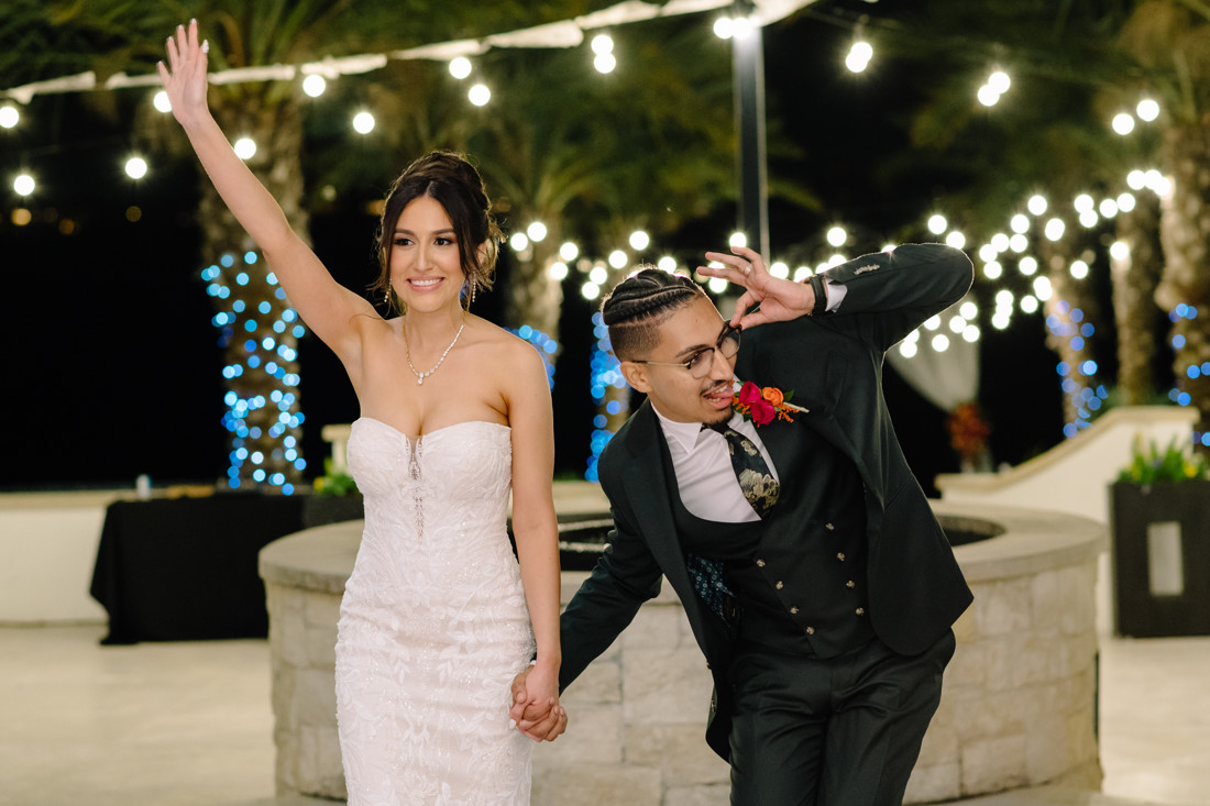 Waters edge wedding photo houston photographer wedding photography outdoor lake ceremony