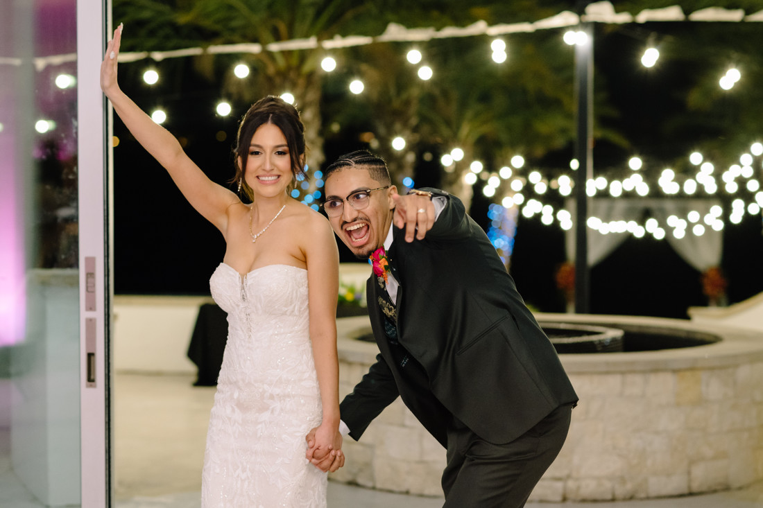 Waters edge wedding photo houston photographer wedding photography outdoor lake ceremony