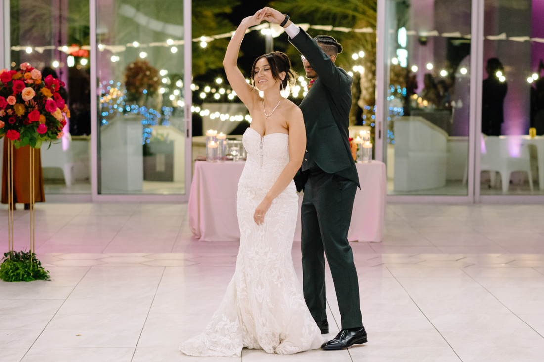Waters edge wedding photo houston photographer wedding photography outdoor lake ceremony