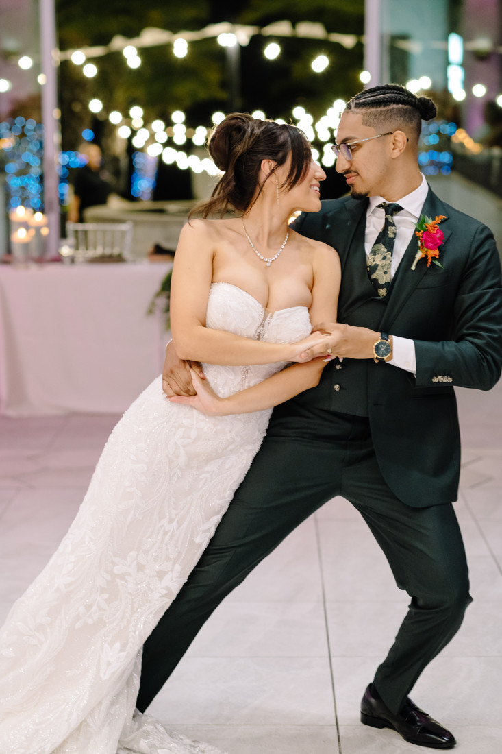Waters edge wedding photo houston photographer wedding photography outdoor lake ceremony