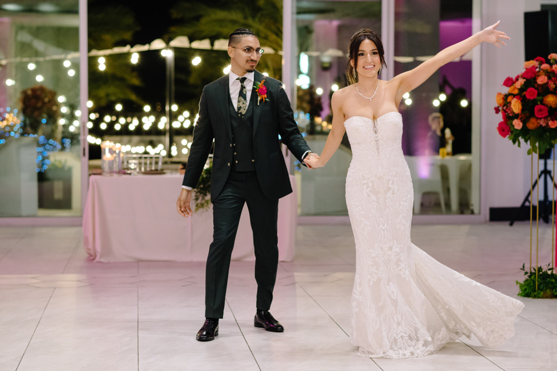 Waters edge wedding photo houston photographer wedding photography outdoor lake ceremony