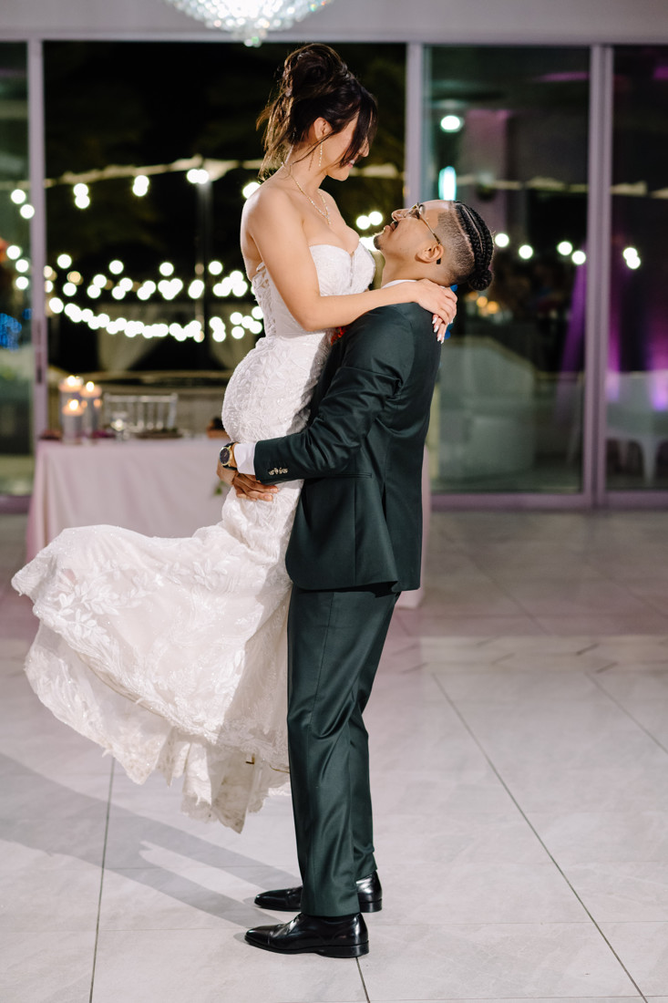 Waters edge wedding photo houston photographer wedding photography outdoor lake ceremony
