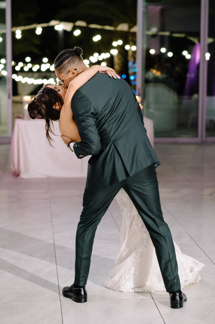 Waters edge wedding photo houston photographer wedding photography outdoor lake ceremony