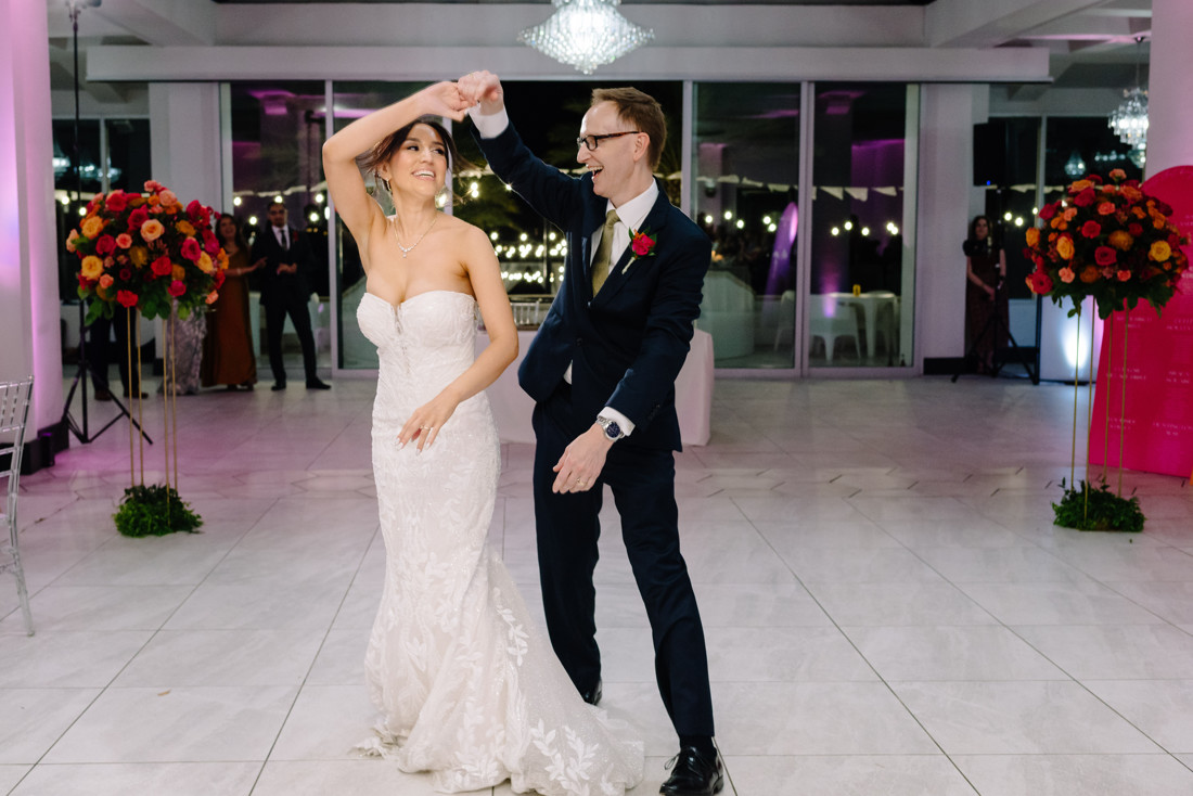 Waters edge wedding photo houston photographer wedding photography outdoor lake ceremony