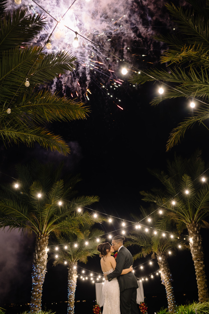 Waters edge wedding photo houston photographer wedding photography outdoor lake ceremony