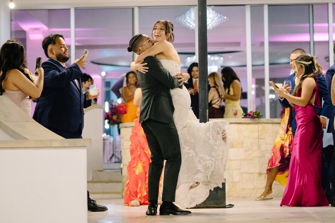 Waters edge wedding photo houston photographer wedding photography outdoor lake ceremony