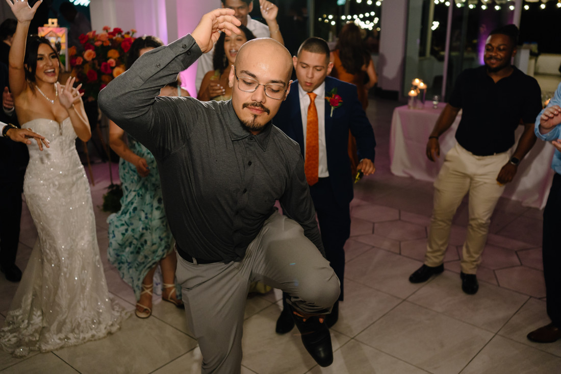 Waters edge wedding photo houston photographer wedding photography outdoor lake ceremony