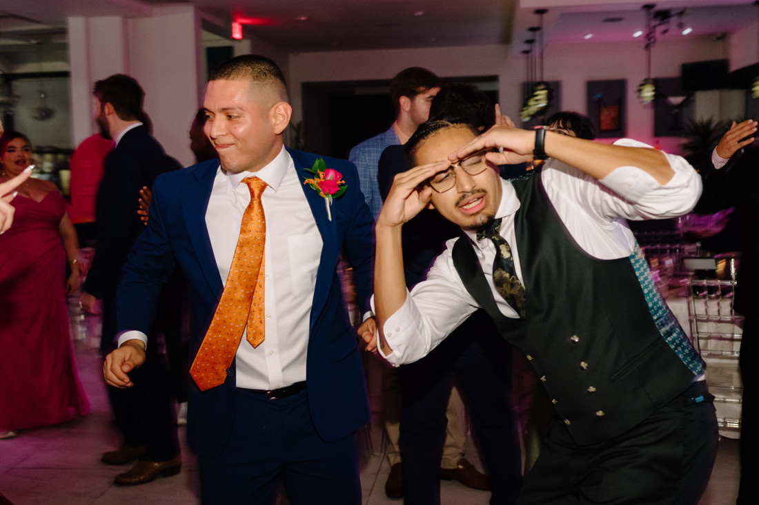 Waters edge wedding photo houston photographer wedding photography outdoor lake ceremony