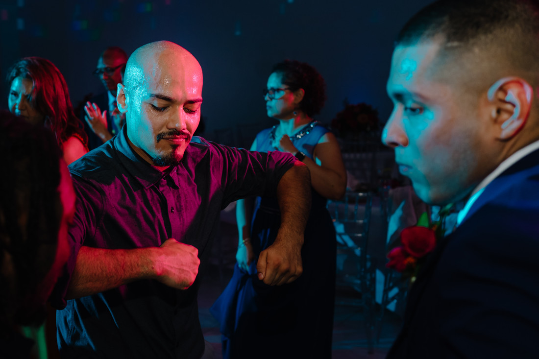 Waters edge wedding photo houston photographer wedding photography outdoor lake ceremony