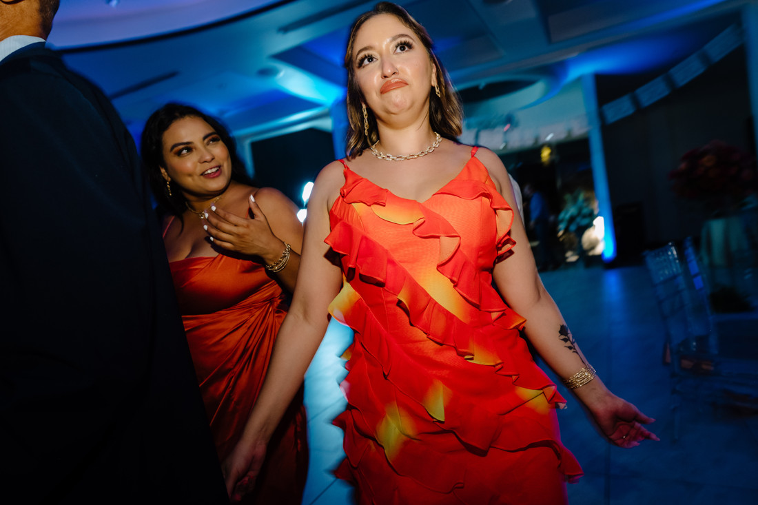 Waters edge wedding photo houston photographer wedding photography outdoor lake ceremony