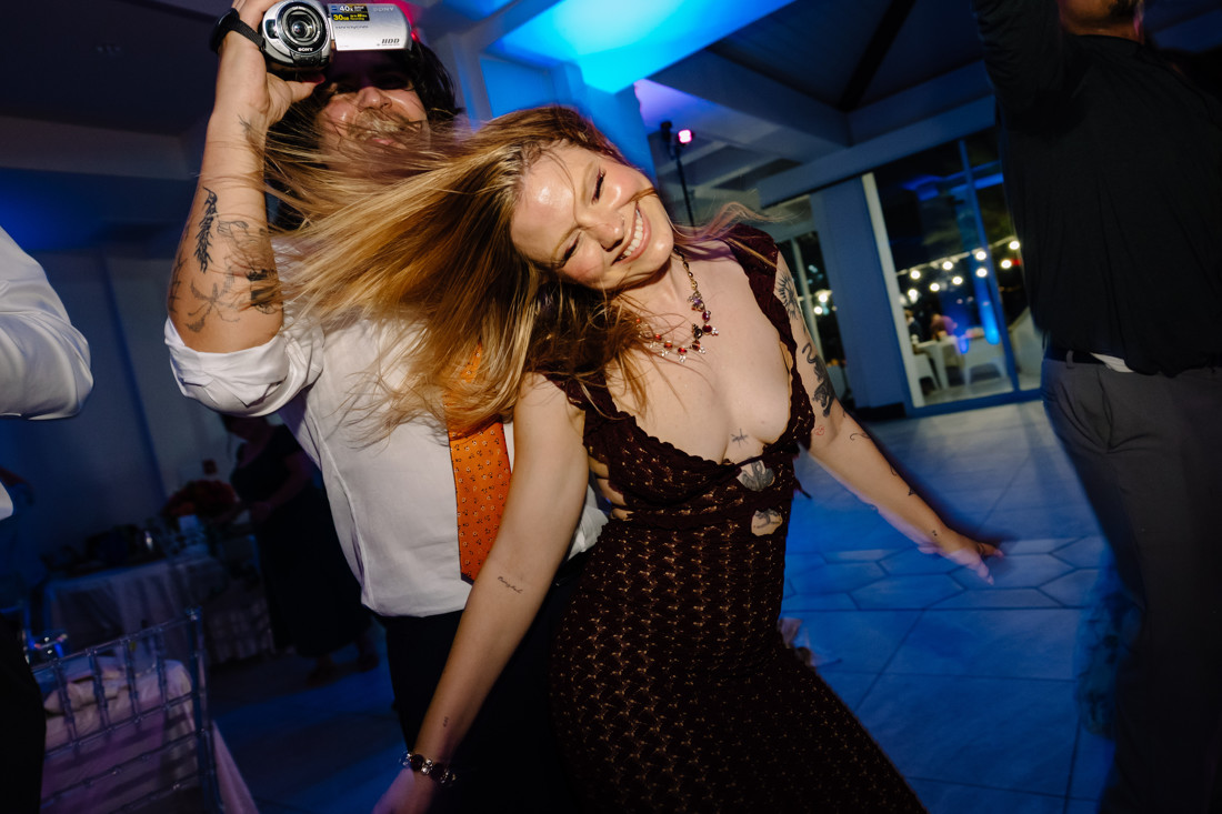 Waters edge wedding photo houston photographer wedding photography outdoor lake ceremony