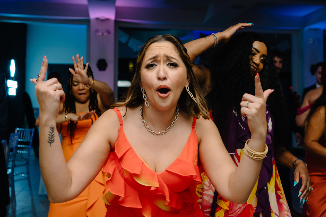 Waters edge wedding photo houston photographer wedding photography outdoor lake ceremony