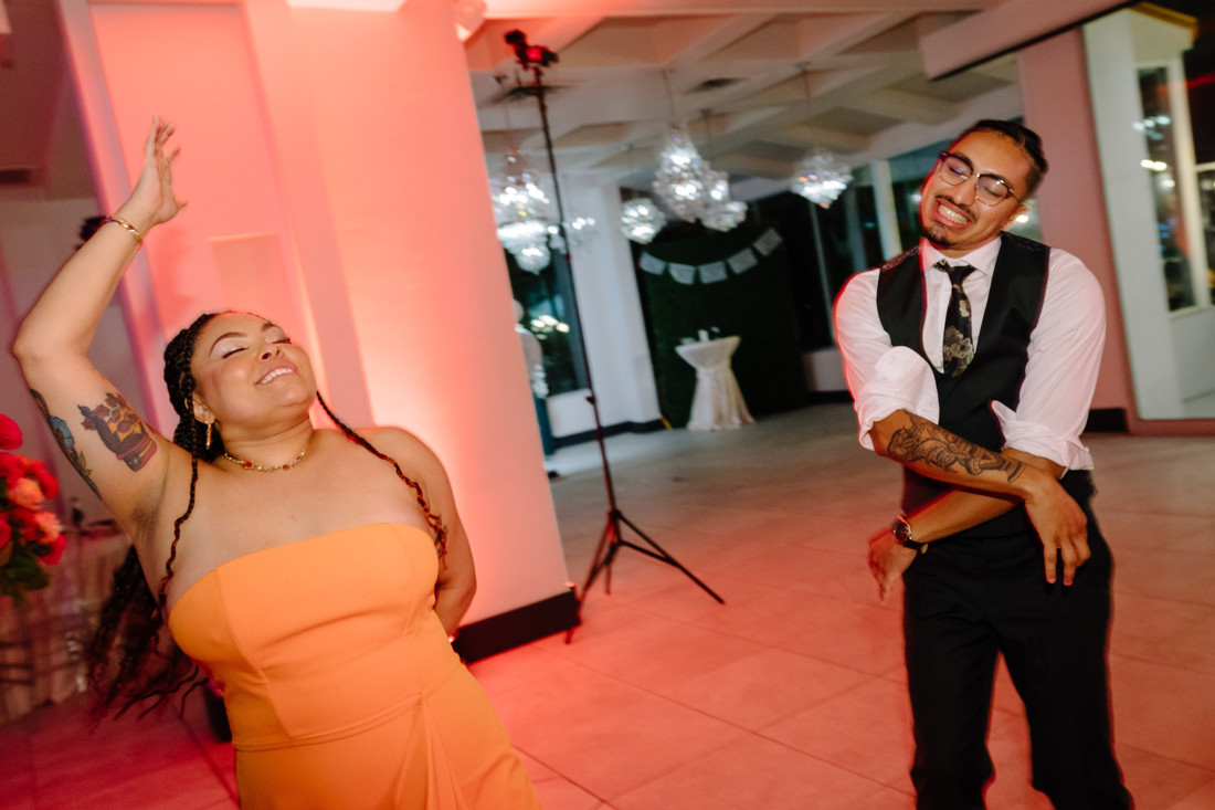 Waters edge wedding photo houston photographer wedding photography outdoor lake ceremony