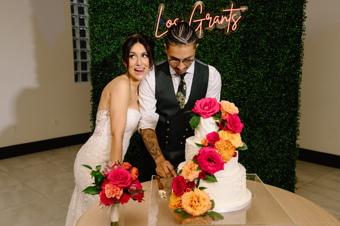 Waters edge wedding photo houston photographer wedding photography outdoor lake ceremony