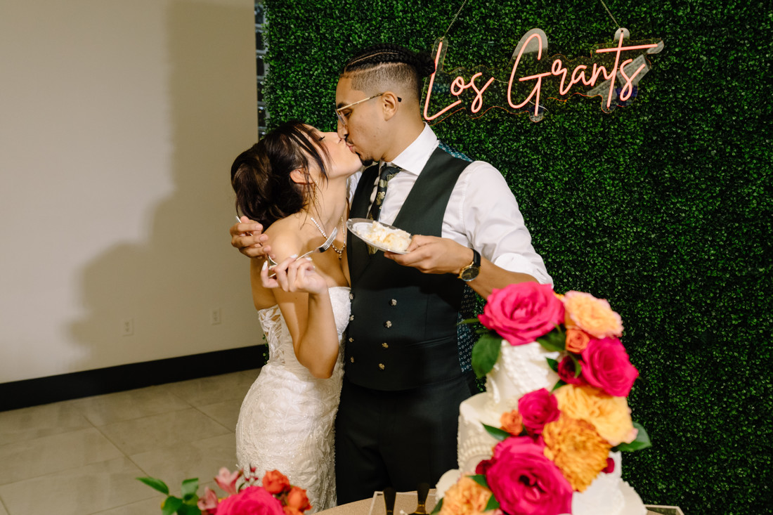 Waters edge wedding photo houston photographer wedding photography outdoor lake ceremony