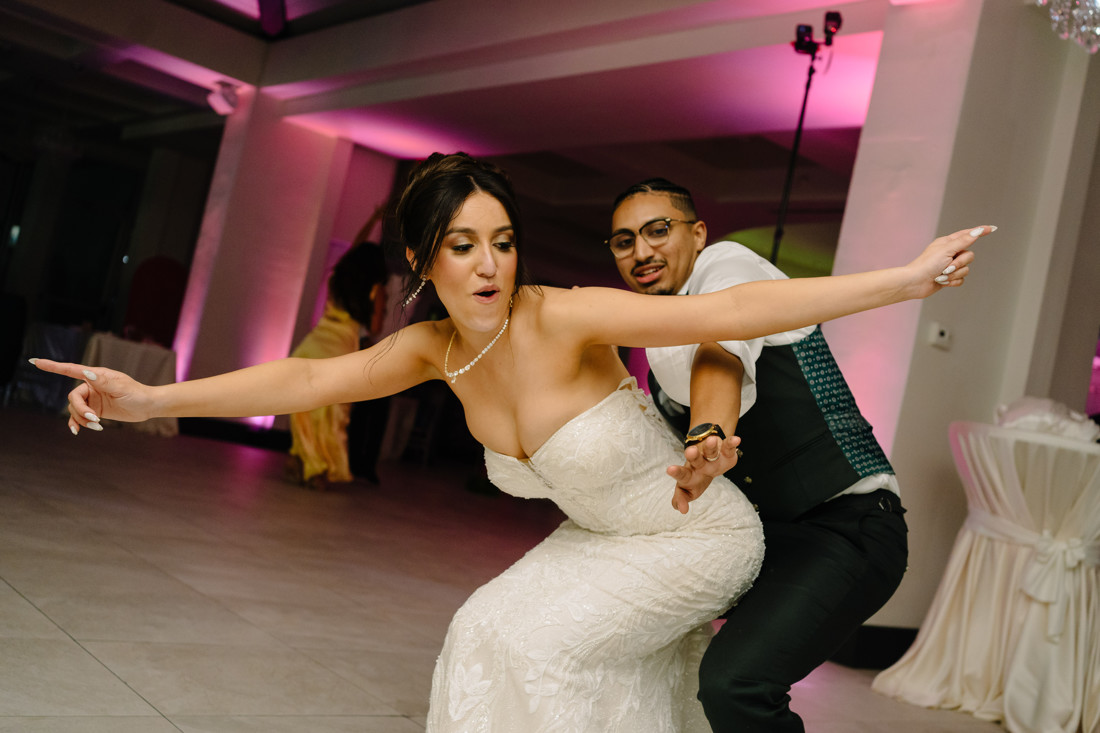 Waters edge wedding photo houston photographer wedding photography outdoor lake ceremony